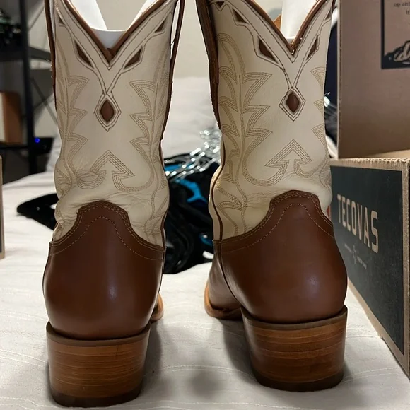 Tecovas Brown and Cream Ankle Boots - Picture 4 of 9